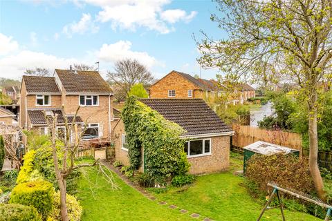 4 bedroom detached house for sale, Gilbert Scott Road, Buckingham, Buckinghamshire, MK18