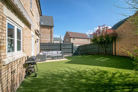 5 Burton Close, Stotfold, Hitchin, SG5 4GP