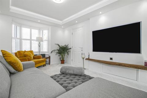 5 Burton Close, Stotfold, Hitchin, SG5 4GP