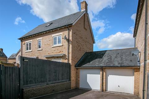 5 Burton Close, Stotfold, Hitchin, SG5 4GP