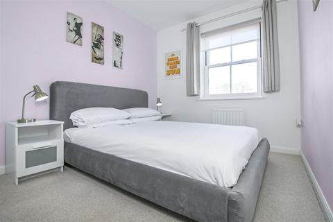 5 Burton Close, Stotfold, Hitchin, SG5 4GP