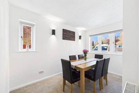 10 Ashleworth Gardens, Quedgeley, Gloucester, GL2 4WU