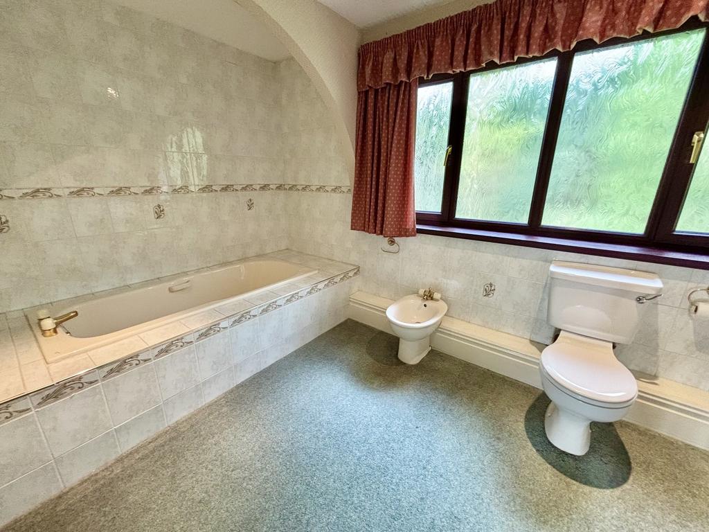 En-Suite Bathroom