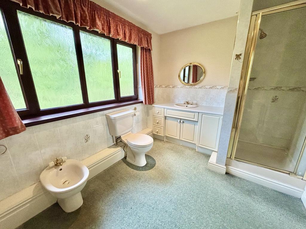 En-Suite Bathroom