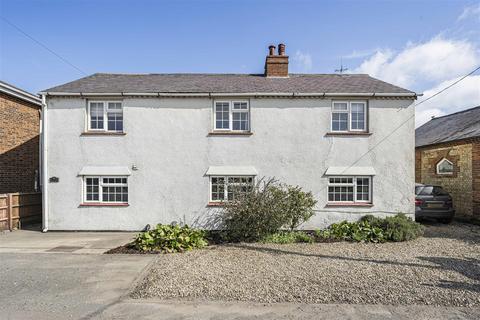 4 bedroom detached house for sale, Bicester Road, Kingswood, Aylesbury