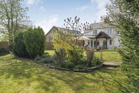 4 bedroom detached house for sale, Bicester Road, Kingswood, Aylesbury