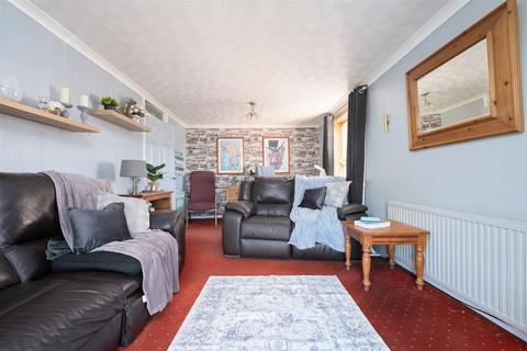 75 Forker Avenue, Rosyth, Dunfermline, KY11 2UQ