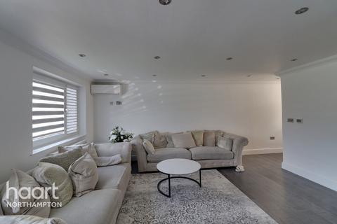 3 bedroom detached house to rent, Barnstaple Close, NORTHAMPTON