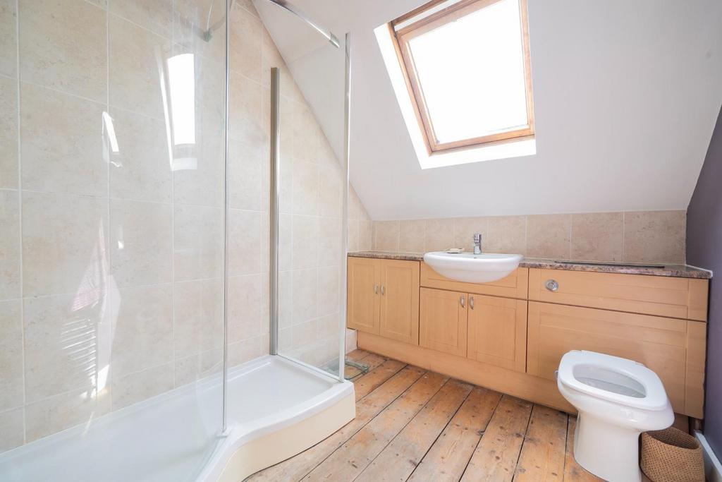 17 BATHROOM 2.jpg