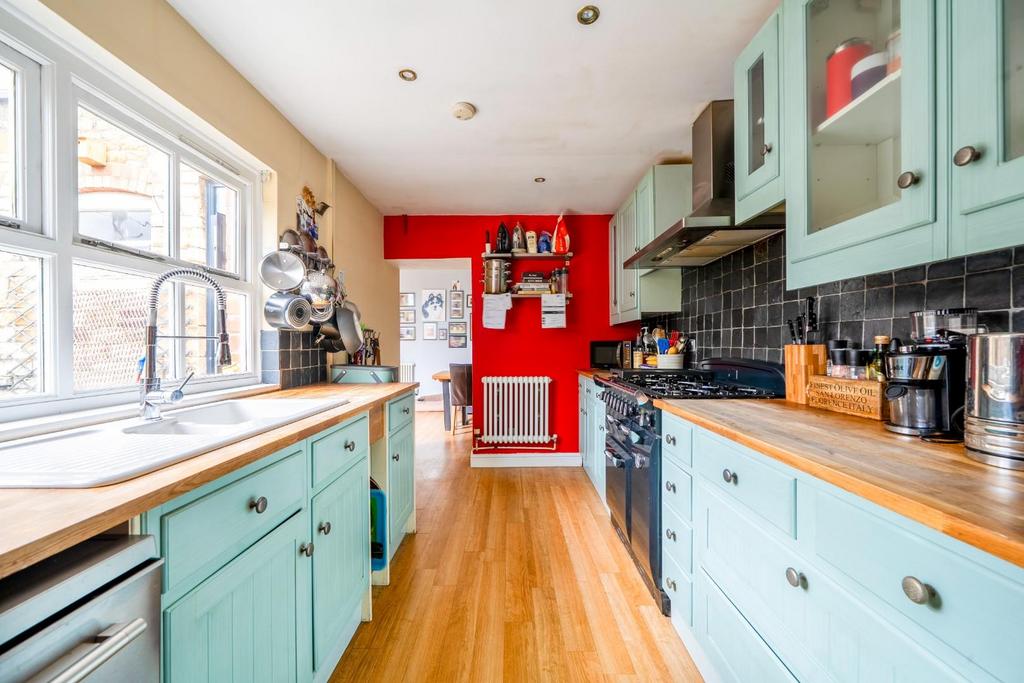 5 KITCHEN 2.jpg