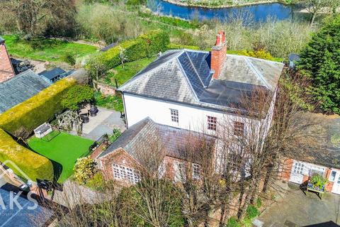 4 bedroom detached house for sale, Dovecliff Road, Burton-On-Trent DE13