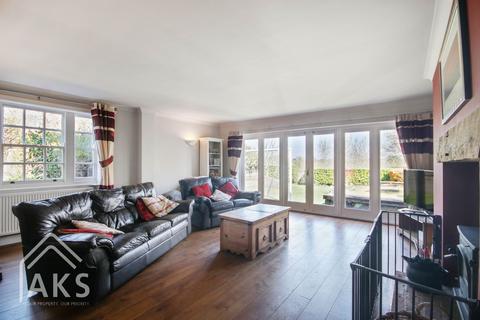 4 bedroom detached house for sale, Dovecliff Road, Burton-On-Trent DE13