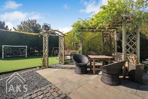 4 bedroom detached house for sale, Dovecliff Road, Burton-On-Trent DE13