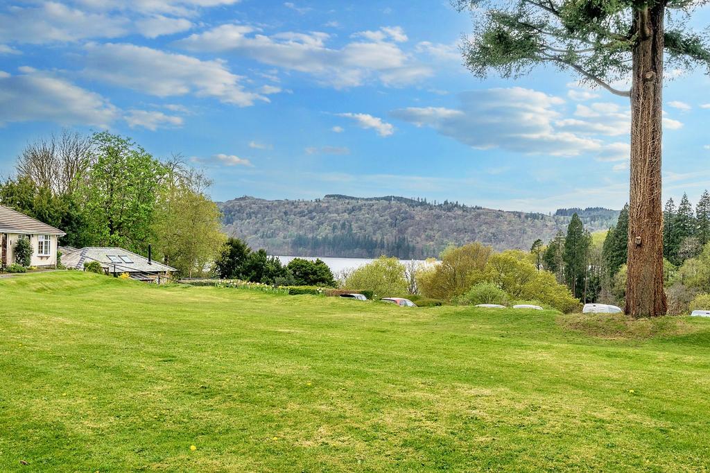 Communal Gardens & Lake Views