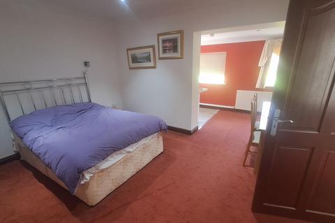Studio to rent, Chak Gardens, BD9 6SB
