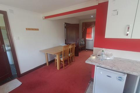 Studio to rent, Chak Gardens, BD9 6SB