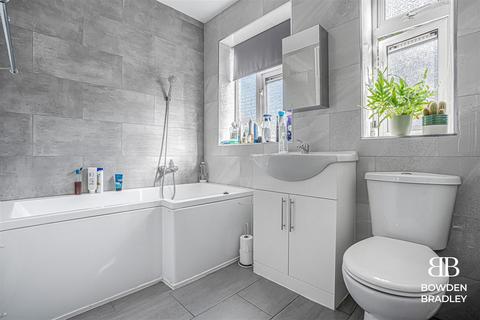 2 bedroom maisonette for sale, Wedmore Avenue, Clayhall