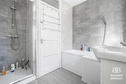 2 bedroom maisonette for sale, Wedmore Avenue, Clayhall