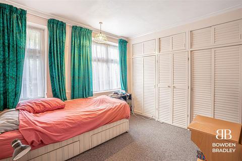 1 Wedmore Avenue, Ilford, IG5 0XF