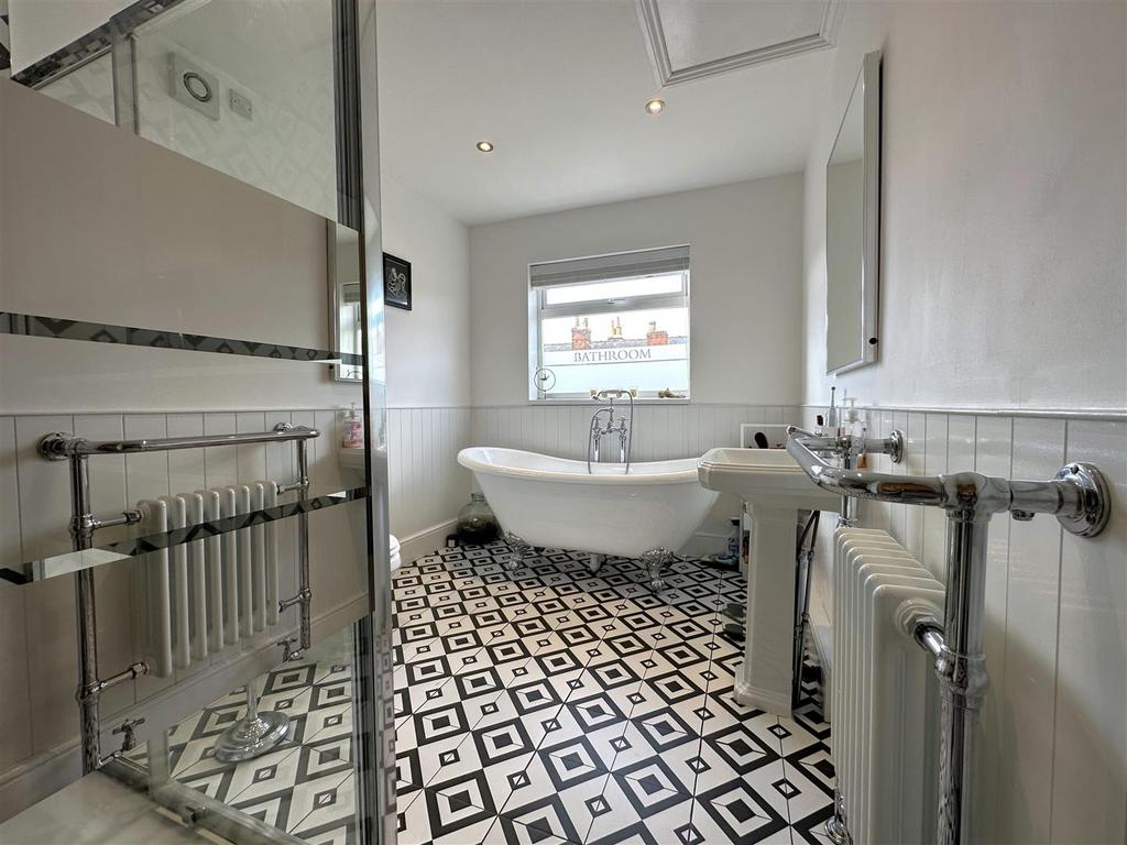 Sublime Modern Bathroom 494