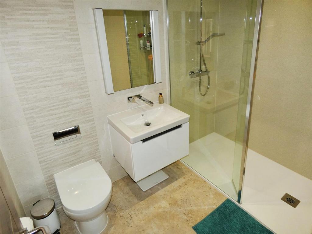 Master Ensuite