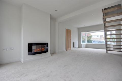 8 The Close, Little Weighton, Cottingham, HU20 3XA
