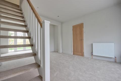 8 The Close, Little Weighton, Cottingham, HU20 3XA
