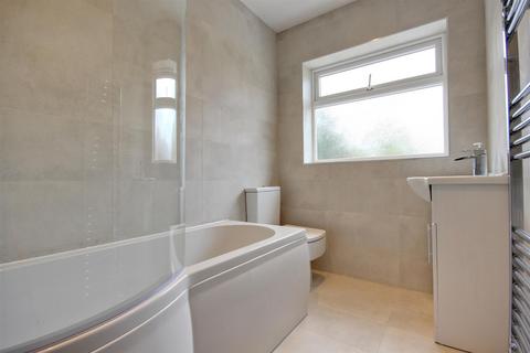 8 The Close, Little Weighton, Cottingham, HU20 3XA