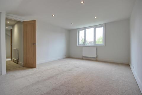 8 The Close, Little Weighton, Cottingham, HU20 3XA