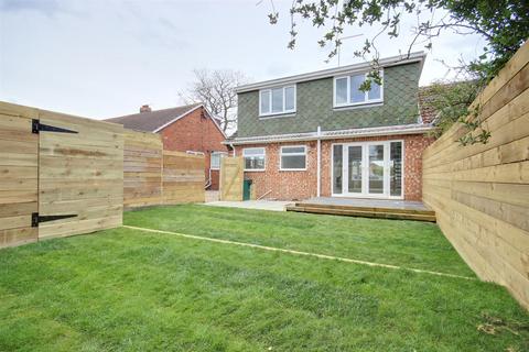 8 The Close, Little Weighton, Cottingham, HU20 3XA