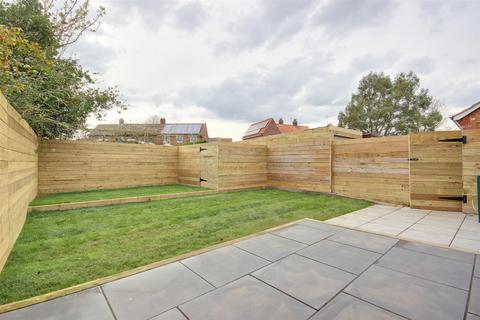 8 The Close, Little Weighton, Cottingham, HU20 3XA