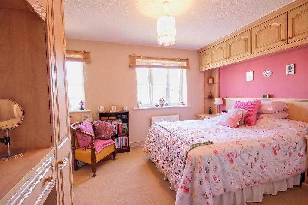 Master bedroom 1 (front)