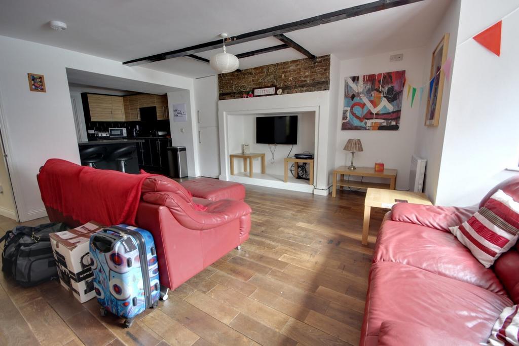 A spacious and inviting large modern living roo...