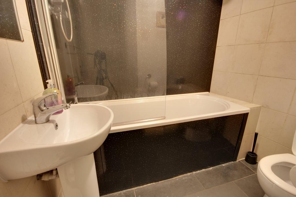 A spacious and well-maintained bathroom featuri...