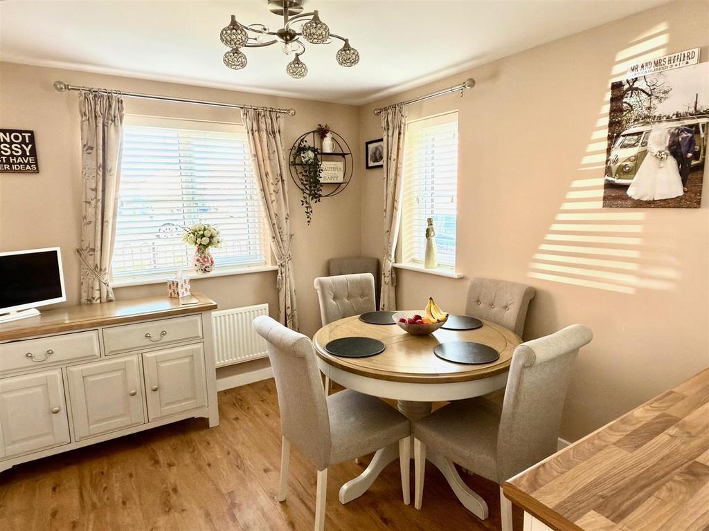 DINING AREA.jpg