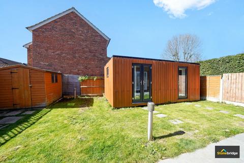 10 Coventry Close, London, E6 5QT