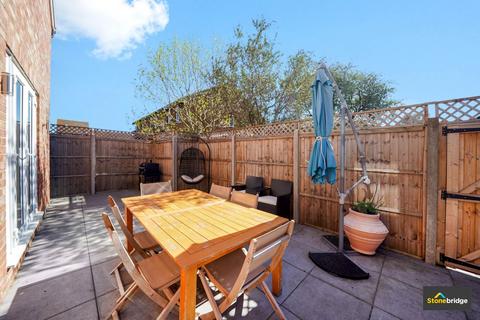 10 Coventry Close, London, E6 5QT