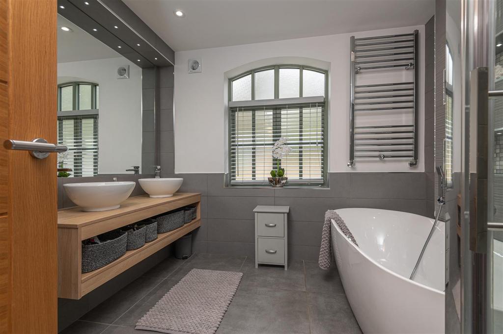 En-suite Bathroom
