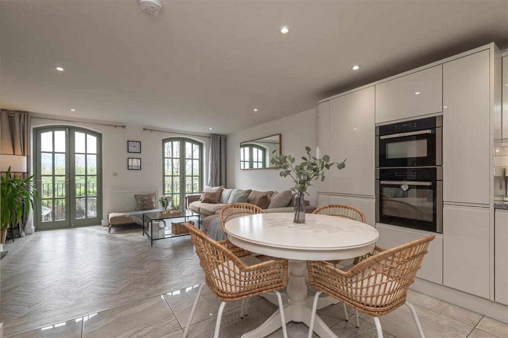 Lounge/Kitchen