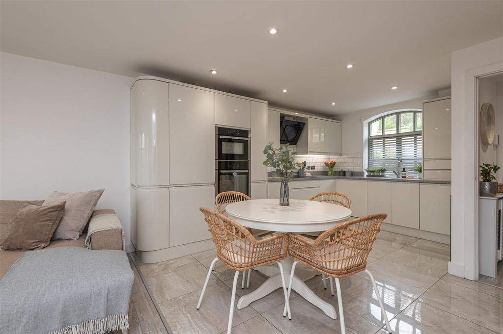 Lounge/Kitchen