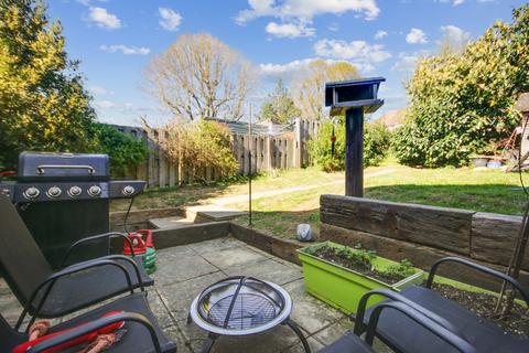 4 bedroom semi-detached house for sale, Blackwell Farm Road, East Grinstead, RH19