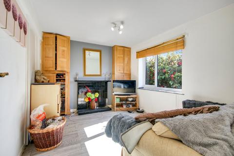 4 bedroom semi-detached house for sale, Blackwell Farm Road, East Grinstead, RH19