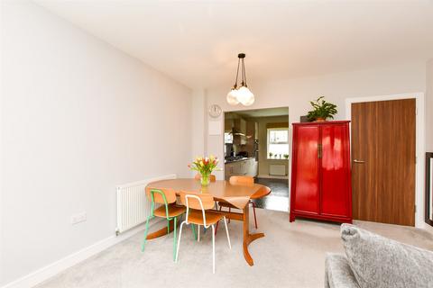 14 Braby Drive, Horsham, RH12 4TJ