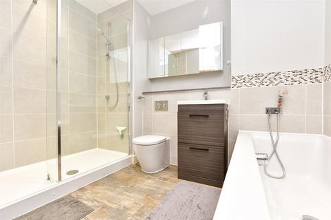 14 Braby Drive, Horsham, RH12 4TJ