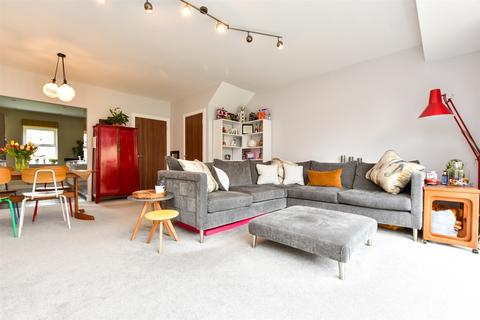 14 Braby Drive, Horsham, RH12 4TJ