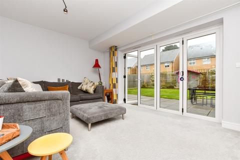 14 Braby Drive, Horsham, RH12 4TJ