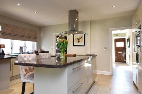 4 bedroom semi-detached house for sale, Widmore Road, Bromley