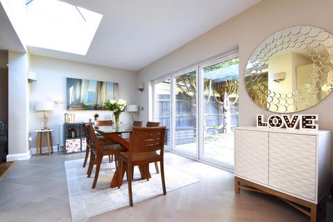 4 bedroom semi-detached house for sale, Widmore Road, Bromley