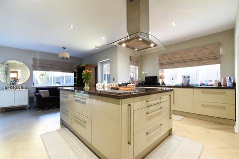 4 bedroom semi-detached house for sale, Widmore Road, Bromley