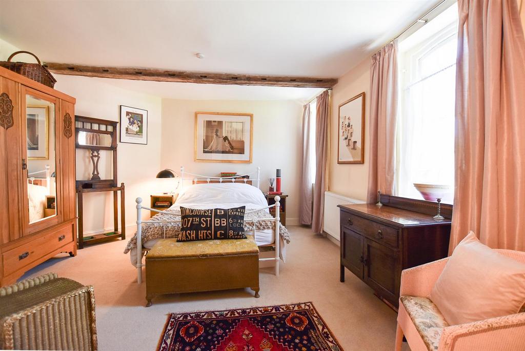 Bedroom 1.jpg